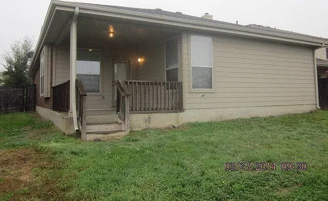 524 Foxford Run Dr in Cibolo, TX 78108 — Photo 2