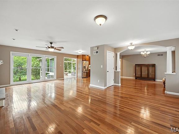4th image of 9457 Chavez Dr