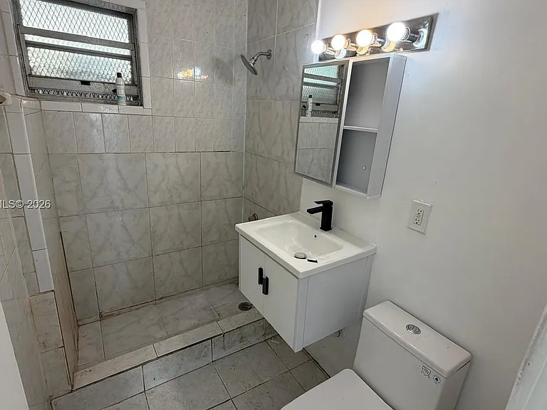 6345 N Miami Ave #FRONT — Photo 11