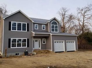 352 Renee Dr, Bayport, NY 11705