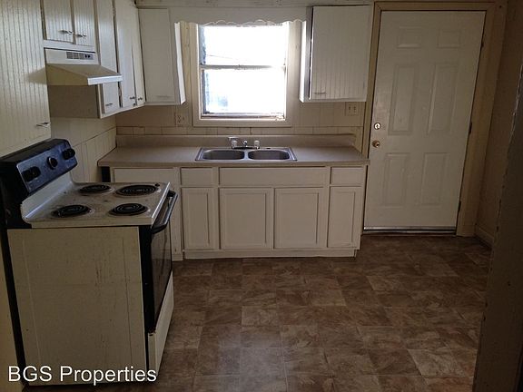 3rd image of 105 W College St APT 1-7