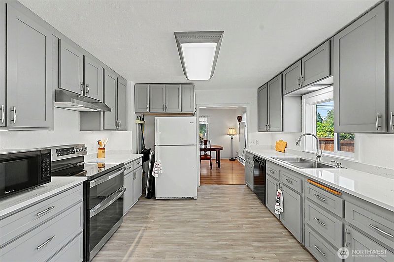 3rd image of 3125 Oas Drive W