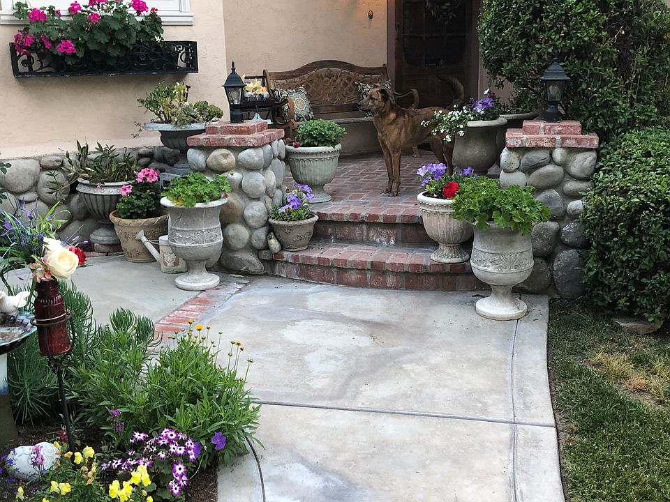 Front porch garden area
