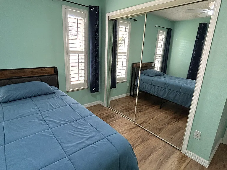 2326 SW Cooper Ln — Photo 2