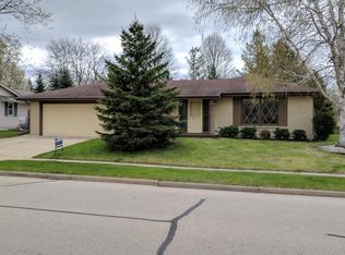 617 Edgewood Dr, Burlington, WI 53105