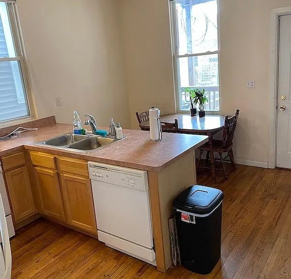 1429 W Fletcher St #1 — Photo 10