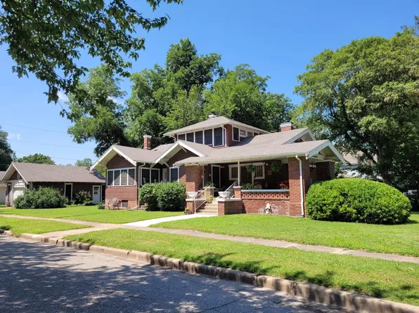 721 E 9th Ave, Winfield, KS 67156