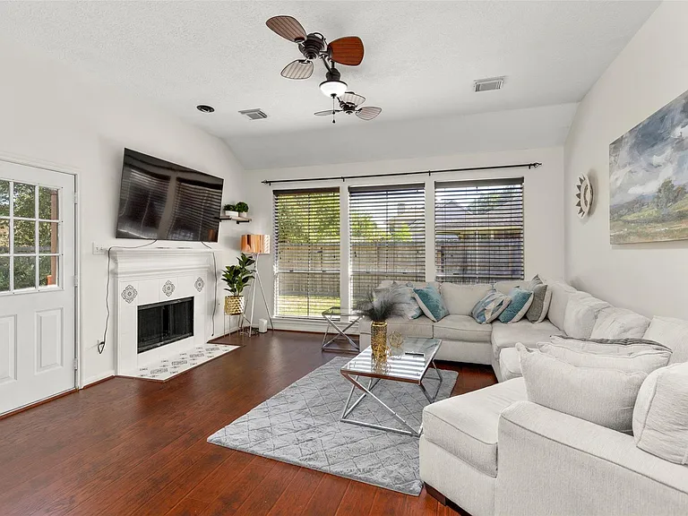723 Avery Dr — Photo 9