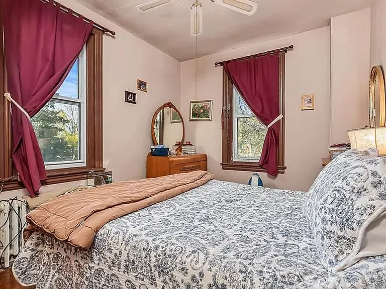 227 E Garrison St — Photo 10