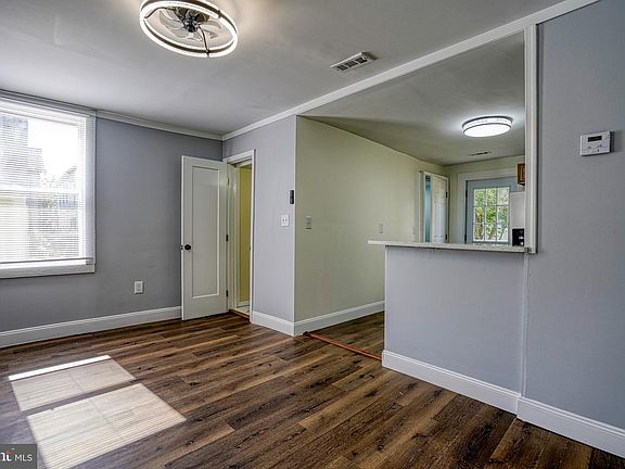 5th image of 500 Robbins St