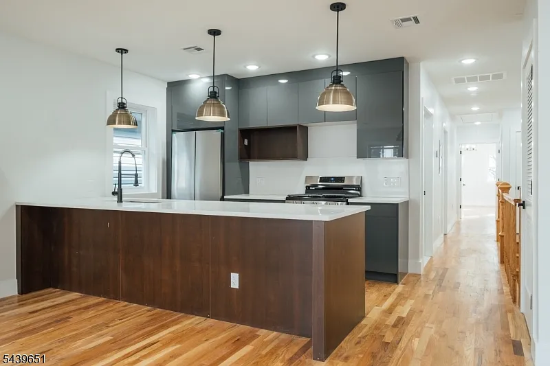 88 Hollywood Ave — Photo 1