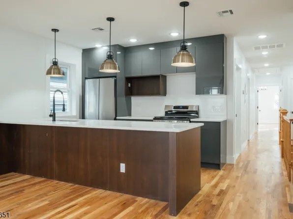 88 Hollywood Ave, East Orange, NJ 07018