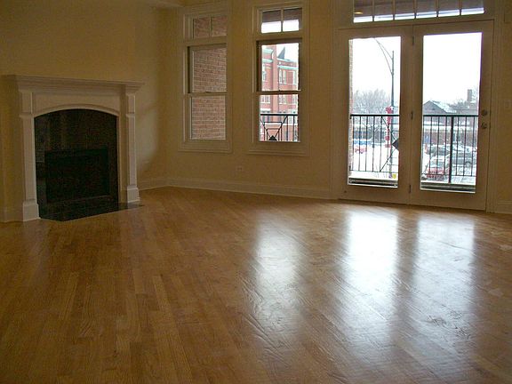 3rd image of 3829 N Southport Ave #5V