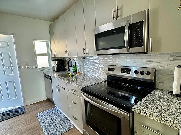 1215 NE 109th St #1215 — Photo 17