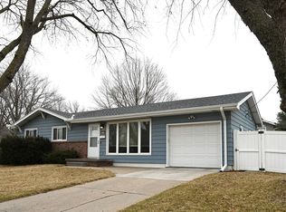 3105 S 48th St, Omaha, NE 68106