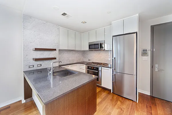 Rented by Halstead Real Estate | media 15