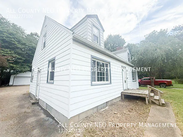 Charming and wellcaredfor 3bedroom, 2.5-bath Cape Cod! — Photo 3