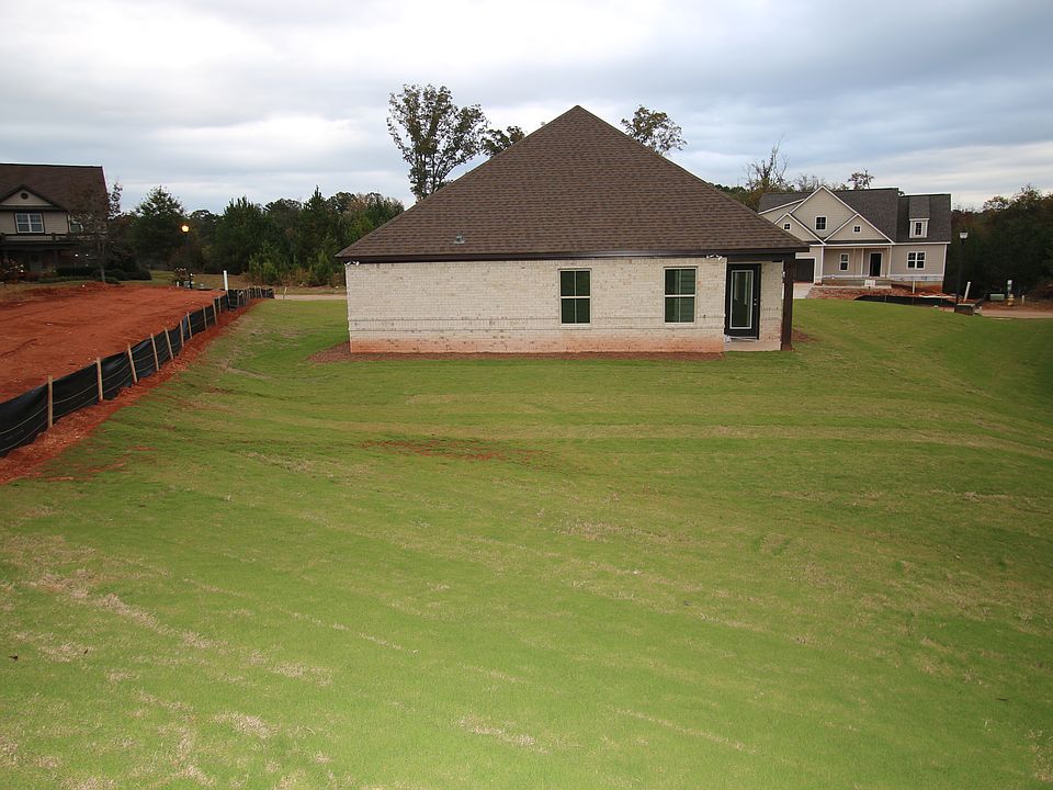 2nd image of 319 Linman Dr