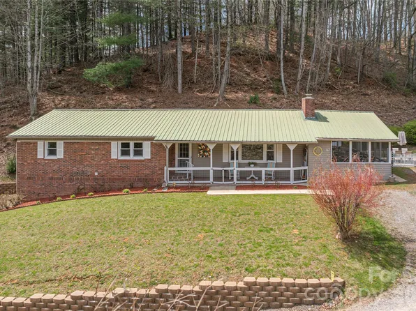 63 Memory Dr, Waynesville, NC 28786