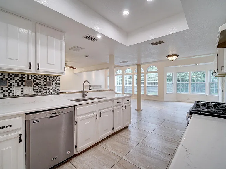 10509 Doering Ln — Photo 32