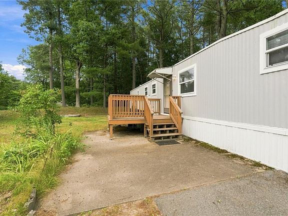 3rd image of 77 Hillside Dr