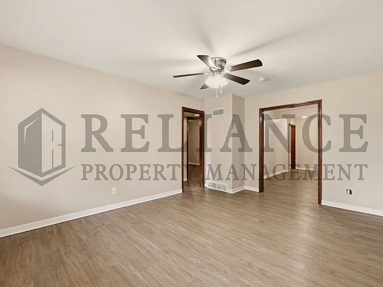 2917 S Walnut St — Photo 16