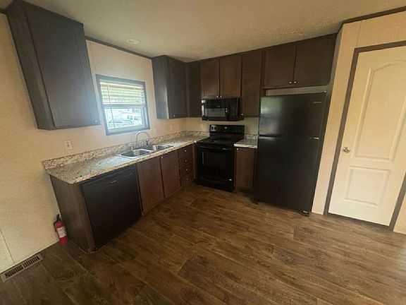 3rd image of 7400 Glen Leaf Dr #211