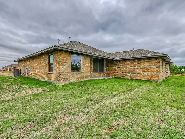 1016 E Jackrabbit Ln — Photo 29