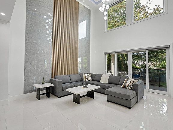 4th image of 15671 Roper Ave