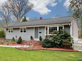 7 S 1st St, Park Ridge, NJ 07656