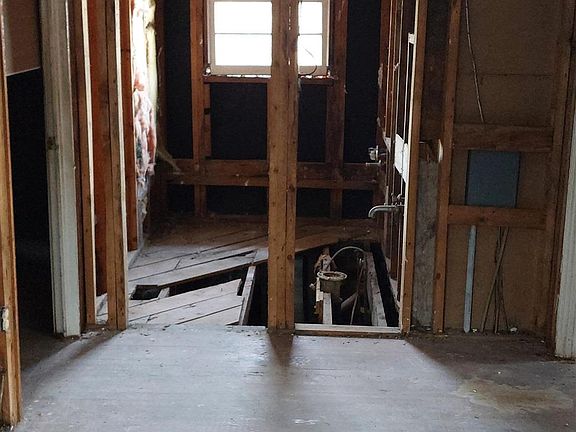 2nd image of 135 Glenn Rd