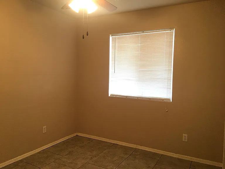 9815 S Phoenix Dr — Photo 11