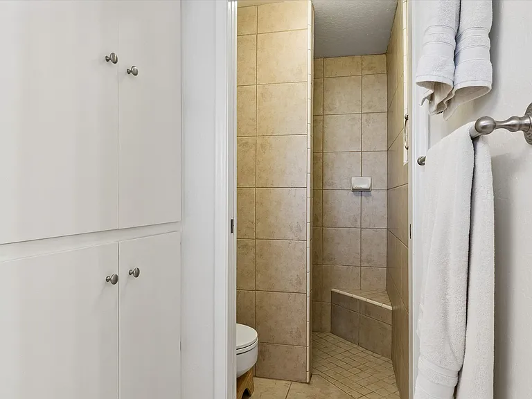 719 E Erie Dr — Photo 19
