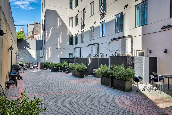 Rented by Rennit Inc. | media 37