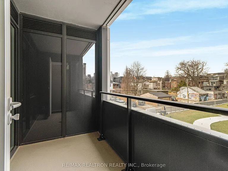 664 Spadina Ave #205 — Photo 8
