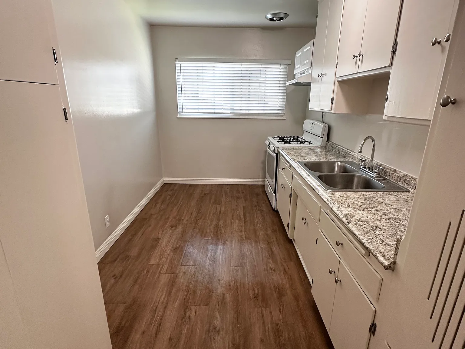 3 bed, 1.5 bath, $3,100 — Photo 2