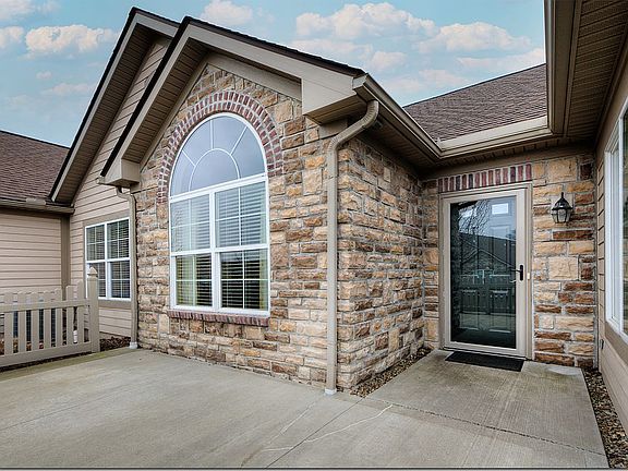 3rd image of 1912 Woods Dr