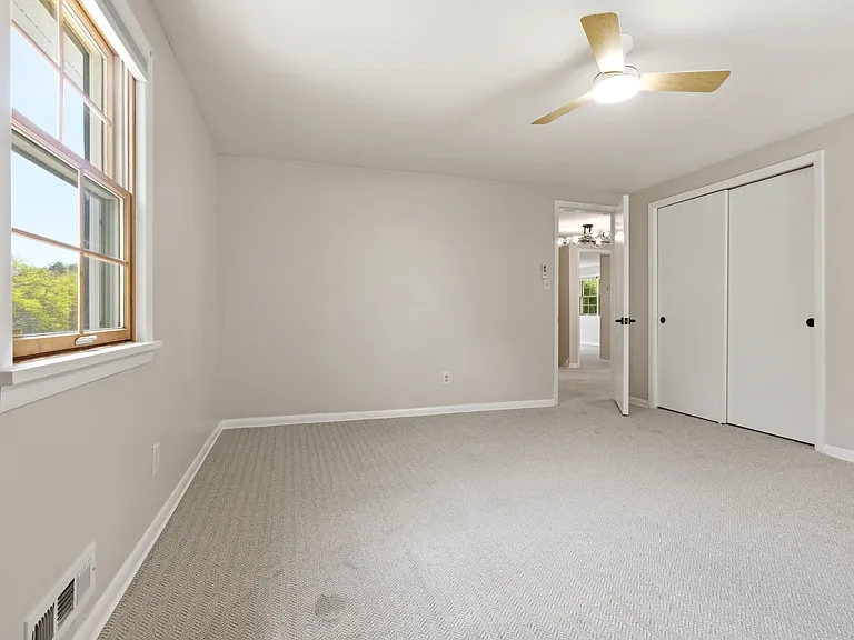 2056 Laurel Hill Dr — Photo 19