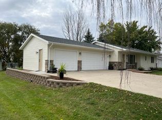 2016 25th St SW, Willmar, MN 56201