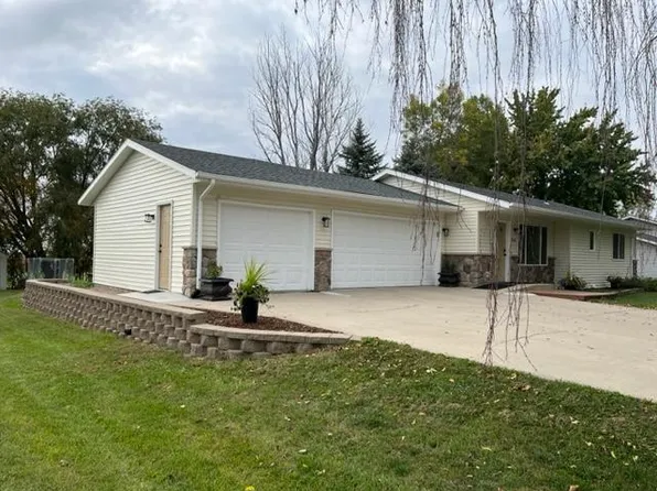 2016 25th St SW, Willmar, MN 56201