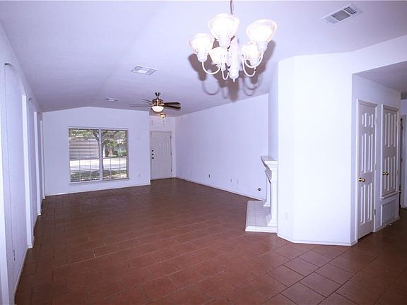 5th image of 700 House Creek Dr