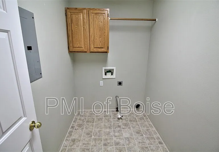 716 Kimberly Ct — Photo 15