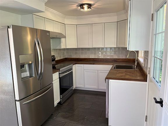 4th image of 3637 Lorne Dr