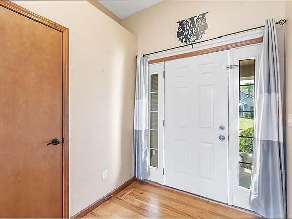 3rd image of 19075 Drew Ln