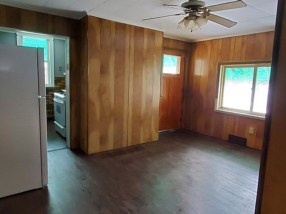 Dining/kitchen