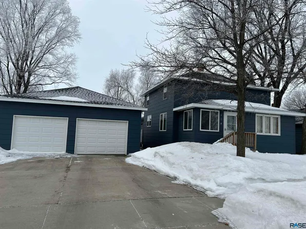 605 W Main St, Parkston, SD 57366