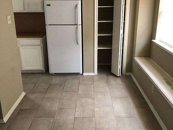 Breakfast area next to Pantry