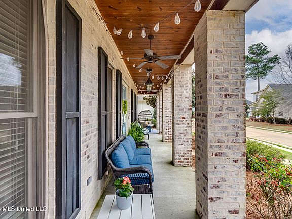 3rd image of 230 Arbor Trl