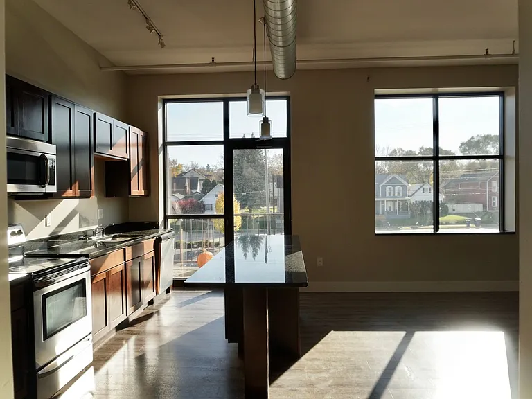 855 Michigan St NE — Photo 4