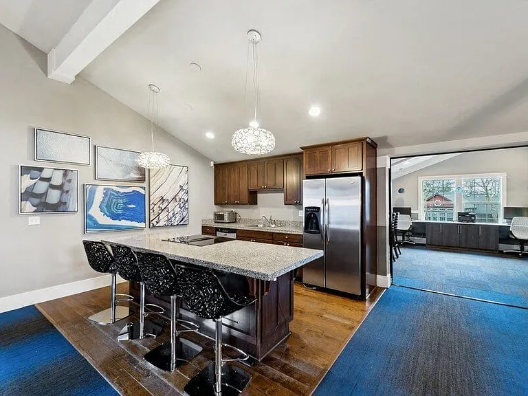 Central Flats — Photo 18